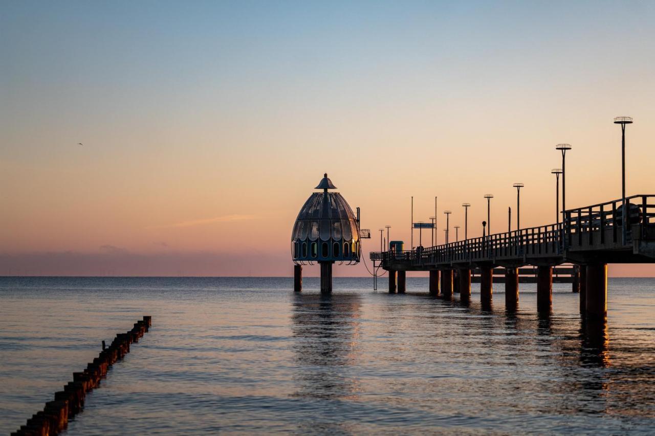 Ostseelagune Zingst, Exklusive Dhh, Strandnah, Sauna, Kamin, 3 Sz, 2 Baeder, Glasfaser, Haustierfrei, Garten Mit Suedterrasse, E-Ladesaeule, 2 Stellplaetze, Strandkorb, Fahrradschuppen, Waschmaschine, Trockner, Nichtraucher Dış mekan fotoğraf