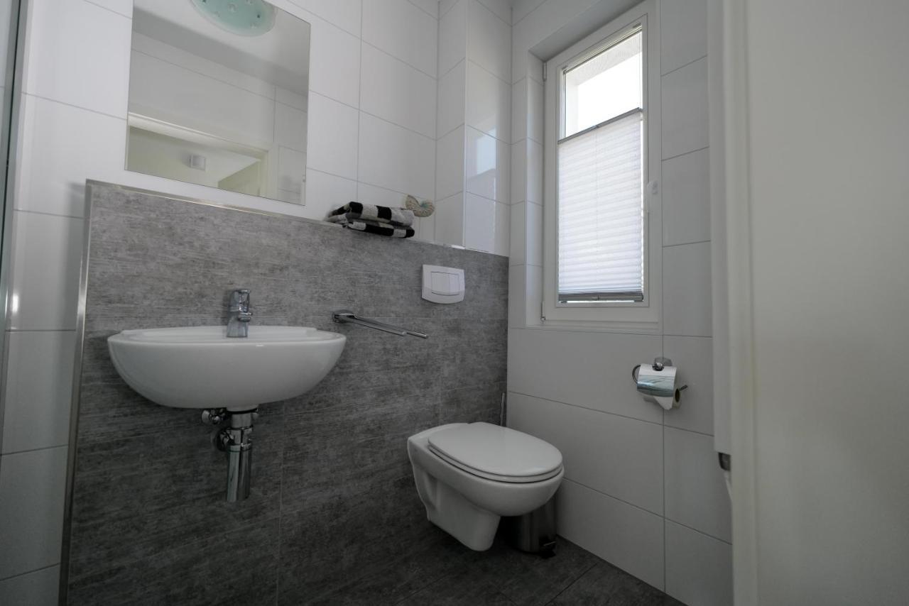 Ostseelagune Zingst, Exklusive Dhh, Strandnah, Sauna, Kamin, 3 Sz, 2 Baeder, Glasfaser, Haustierfrei, Garten Mit Suedterrasse, E-Ladesaeule, 2 Stellplaetze, Strandkorb, Fahrradschuppen, Waschmaschine, Trockner, Nichtraucher Dış mekan fotoğraf