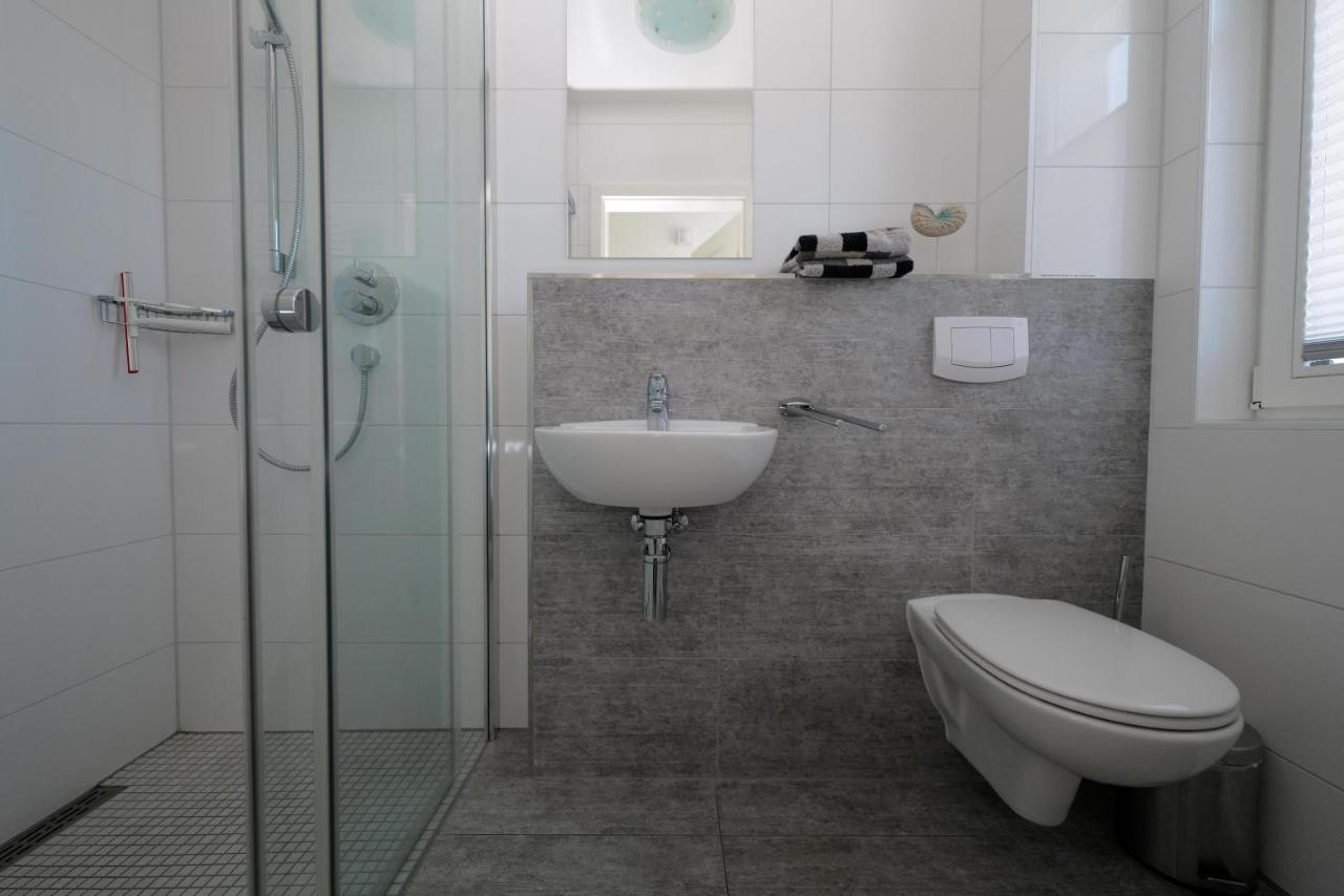 Ostseelagune Zingst, Exklusive Dhh, Strandnah, Sauna, Kamin, 3 Sz, 2 Baeder, Glasfaser, Haustierfrei, Garten Mit Suedterrasse, E-Ladesaeule, 2 Stellplaetze, Strandkorb, Fahrradschuppen, Waschmaschine, Trockner, Nichtraucher Dış mekan fotoğraf