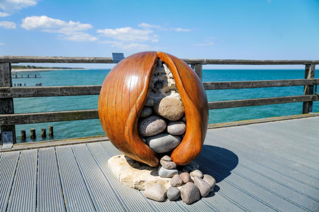 Ostseelagune Zingst, Exklusive Dhh, Strandnah, Sauna, Kamin, 3 Sz, 2 Baeder, Glasfaser, Haustierfrei, Garten Mit Suedterrasse, E-Ladesaeule, 2 Stellplaetze, Strandkorb, Fahrradschuppen, Waschmaschine, Trockner, Nichtraucher Dış mekan fotoğraf