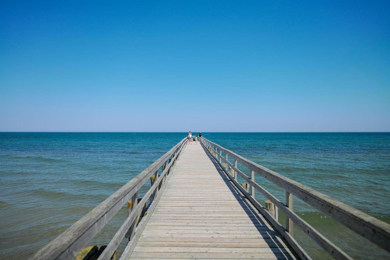 Ostseelagune Zingst, Exklusive Dhh, Strandnah, Sauna, Kamin, 3 Sz, 2 Baeder, Glasfaser, Haustierfrei, Garten Mit Suedterrasse, E-Ladesaeule, 2 Stellplaetze, Strandkorb, Fahrradschuppen, Waschmaschine, Trockner, Nichtraucher Dış mekan fotoğraf