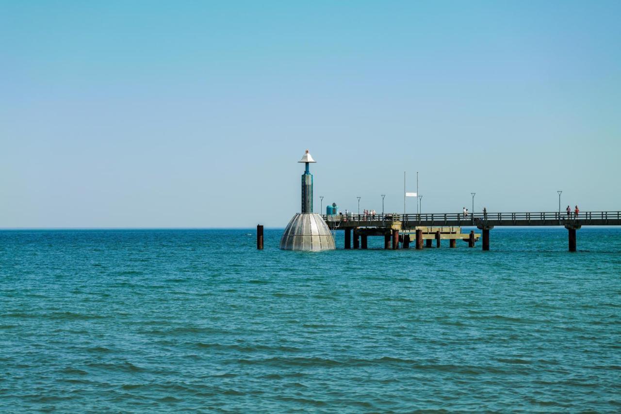 Ostseelagune Zingst, Exklusive Dhh, Strandnah, Sauna, Kamin, 3 Sz, 2 Baeder, Glasfaser, Haustierfrei, Garten Mit Suedterrasse, E-Ladesaeule, 2 Stellplaetze, Strandkorb, Fahrradschuppen, Waschmaschine, Trockner, Nichtraucher Dış mekan fotoğraf